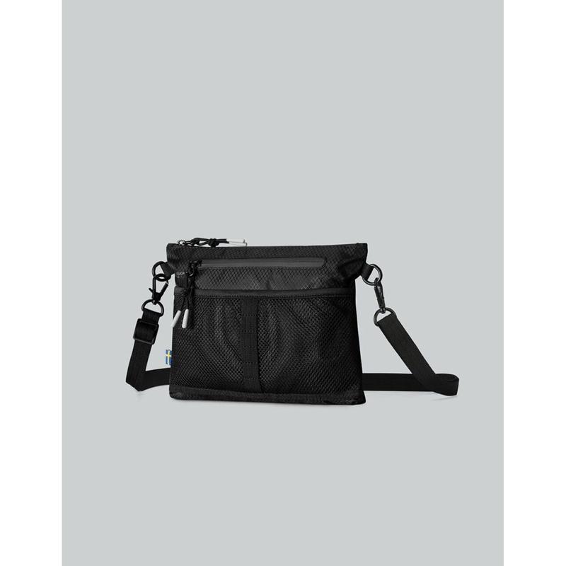 Gaston Luga Lightweight Crossbody – Black